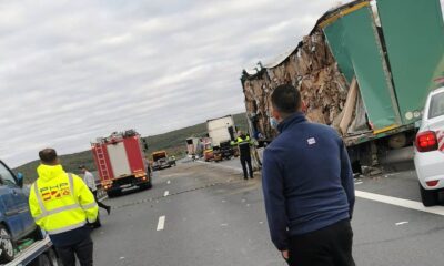 foto: accident pe autostrada a1, sebeș sibiu: un tir a lovit