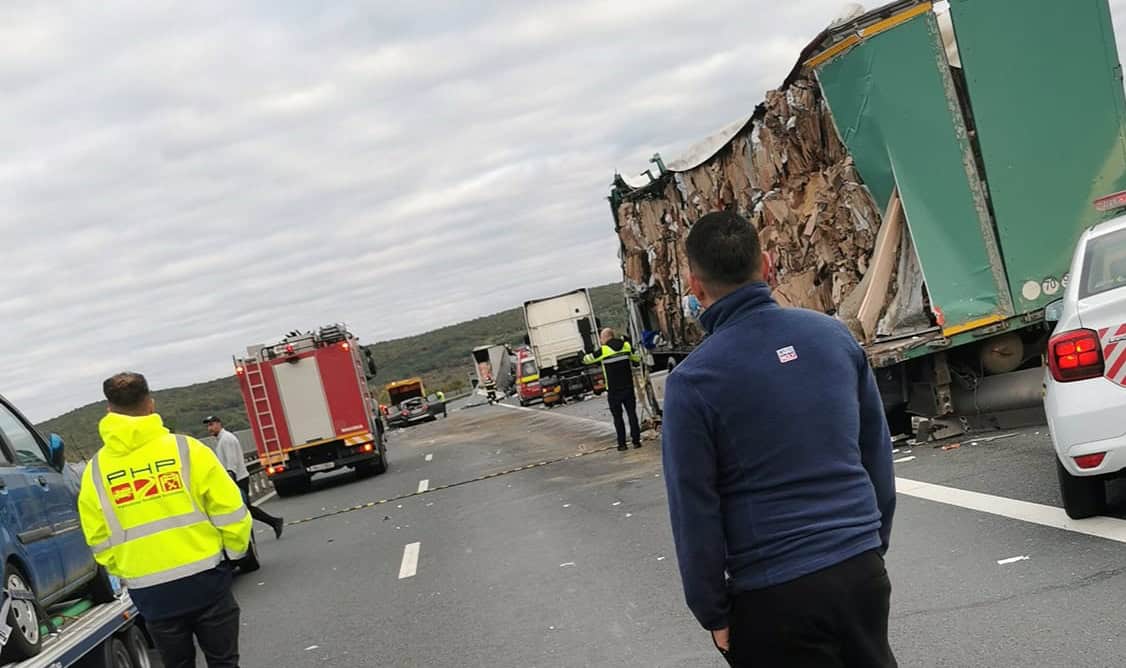 foto: accident pe autostrada a1, sebeș sibiu: un tir a lovit