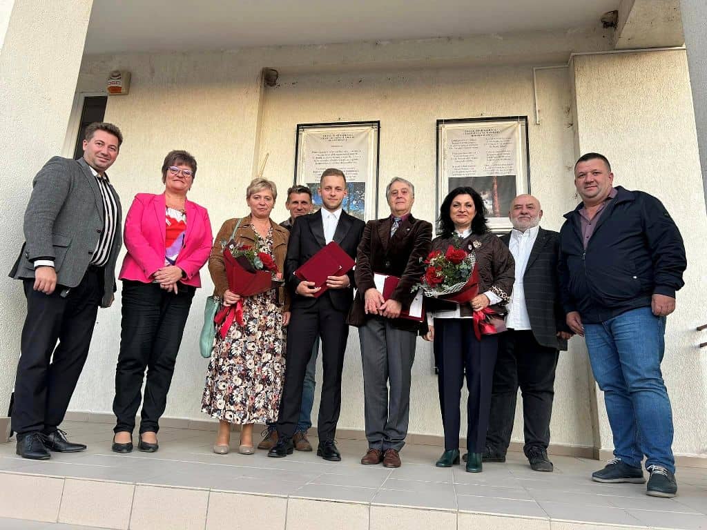 foto: ceremonie la aiud. campionul de karate sandor ioo și