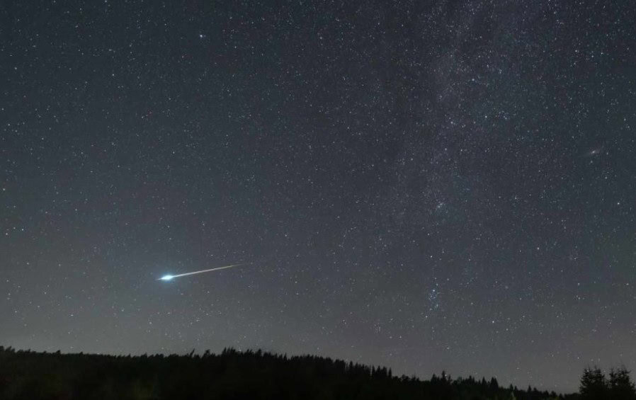 fenomen astronomic spectaculos în această noapte: o cometă rară va