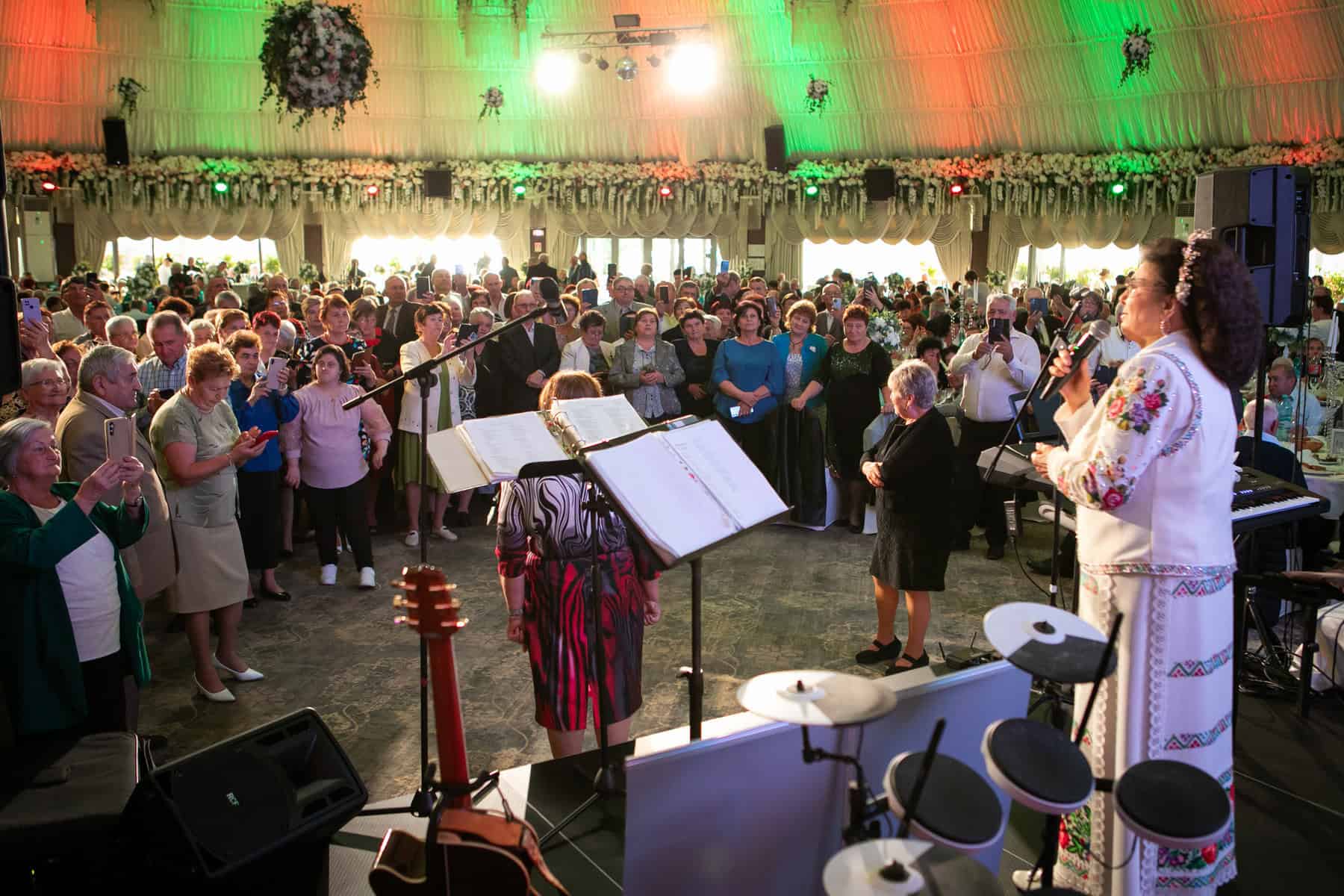 foto: irina loghin a cântat la sebeș, în fața a