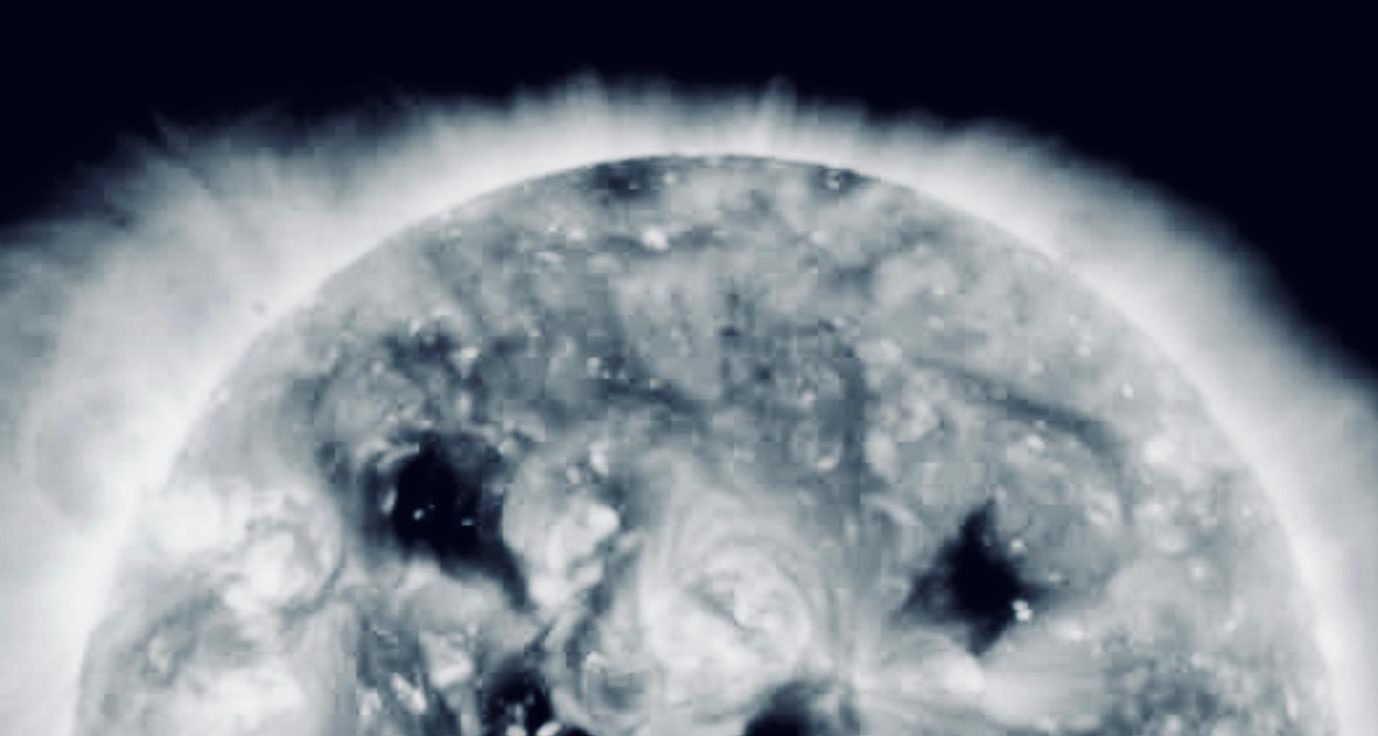 o furtună geomagnetică puternică lovește pământul, pe 4 octombrie: cum