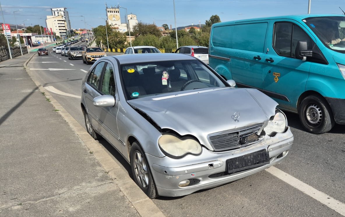 video: accident între trei autoturisme, la ieșirea din alba iulia