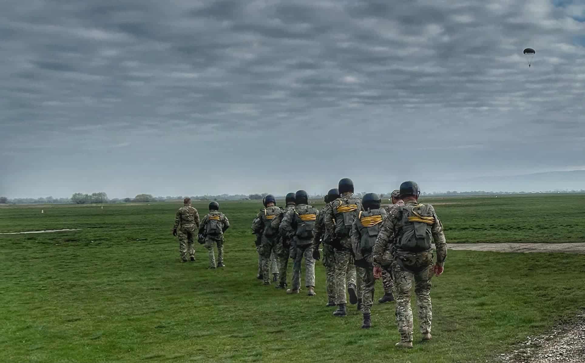 video: armata română angajează luptători de comando. care sunt condițiile și