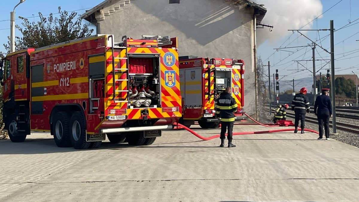 video: incendiu la alba iulia, în zona gării cfr. o