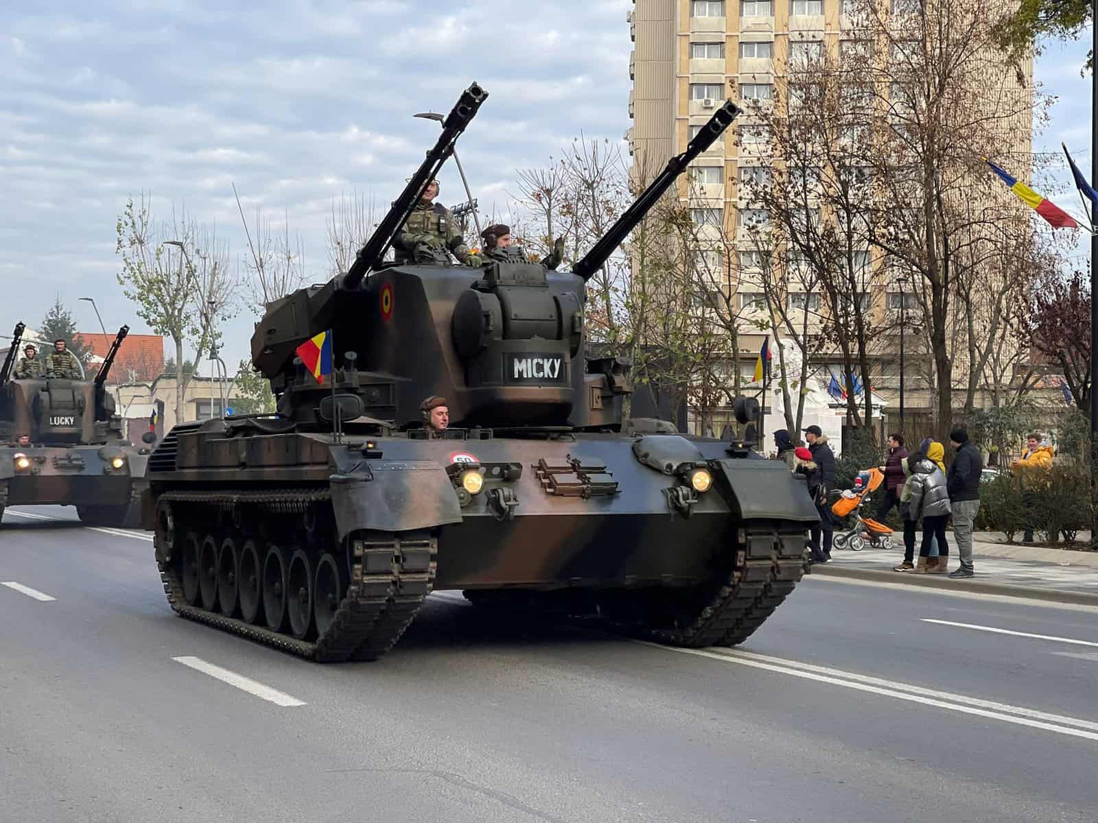 când sunt organizate repetiții pentru parada militară de ziua națională