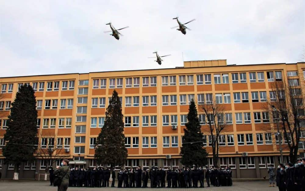 ceremonie cu elicoptere și avioane f16 la alba iulia: colegiul