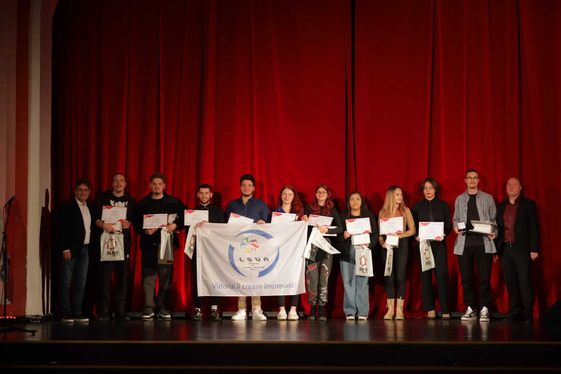 foto: 7 organizații studențești și 70 de studenți, premiați la