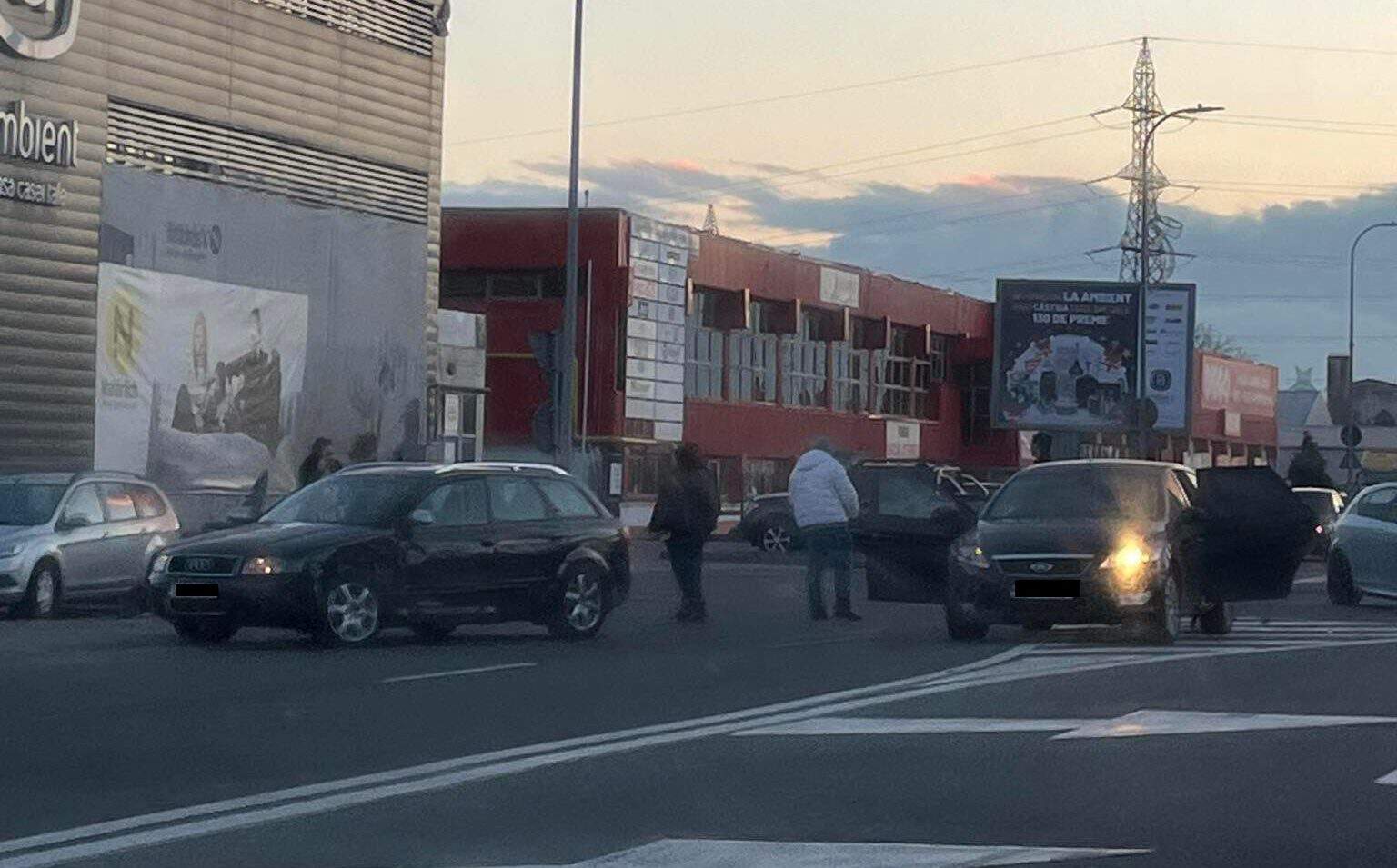 foto: accident rutier la alba iulia. două mașini s au lovit,