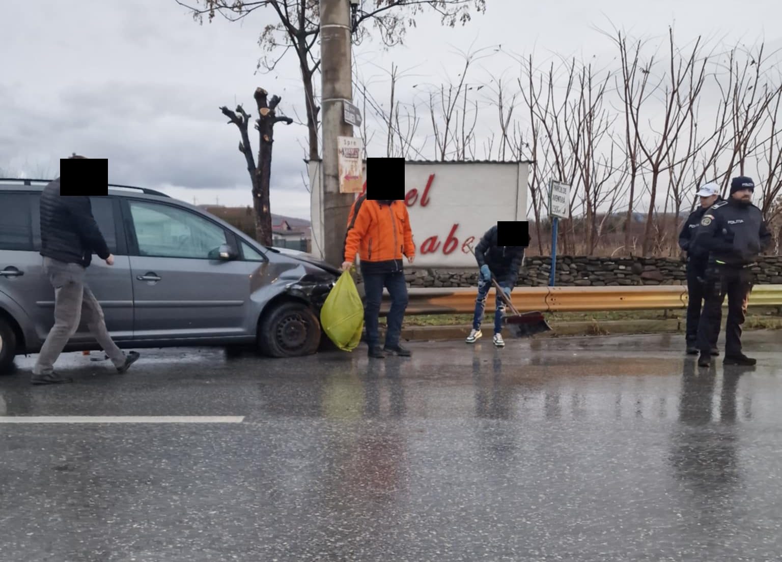 foto: accident rutier la alba iulia. o mașină s a oprit