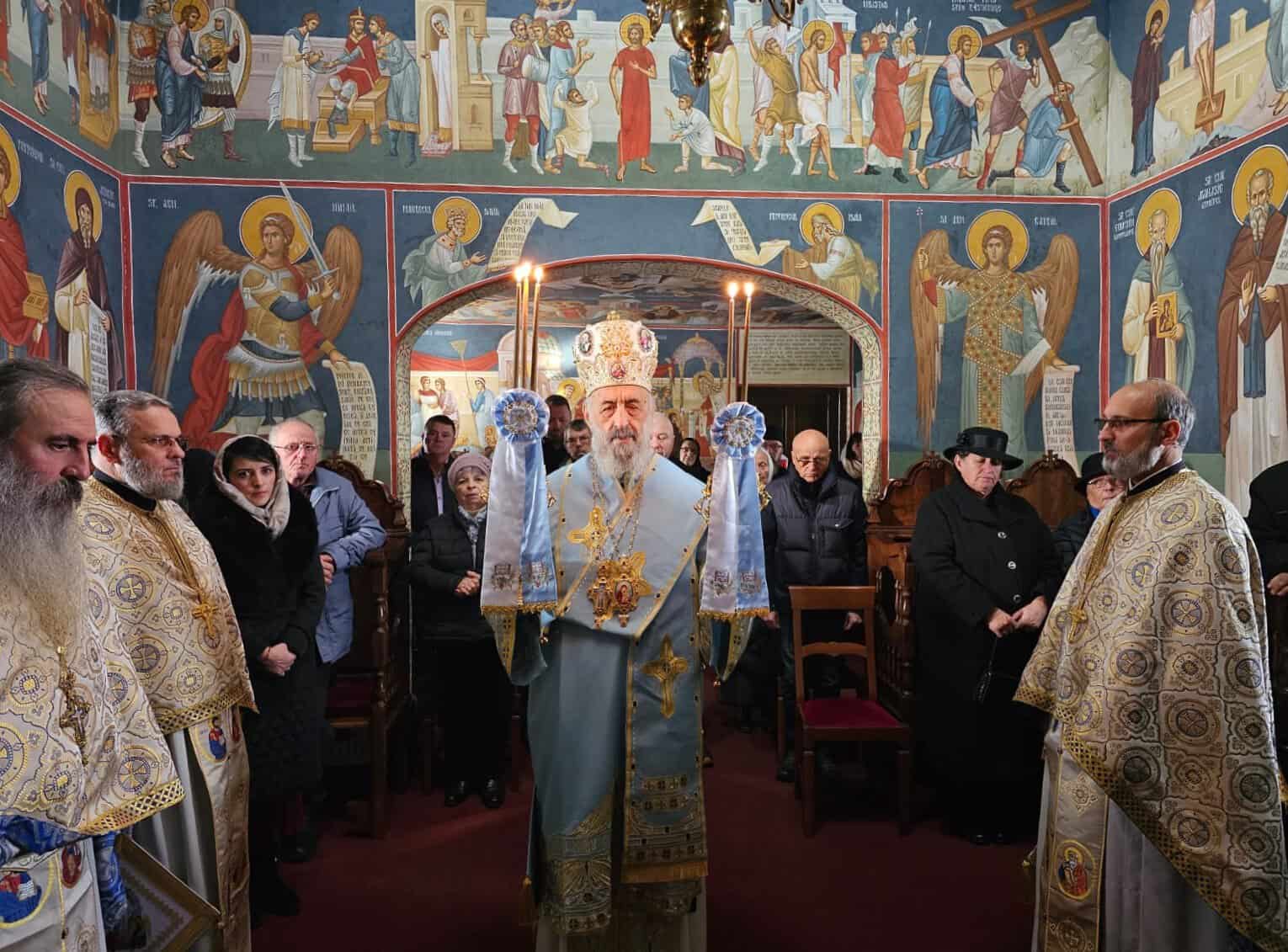 foto: liturghie arhierească la schitul „buna vestire” de la hăpria,