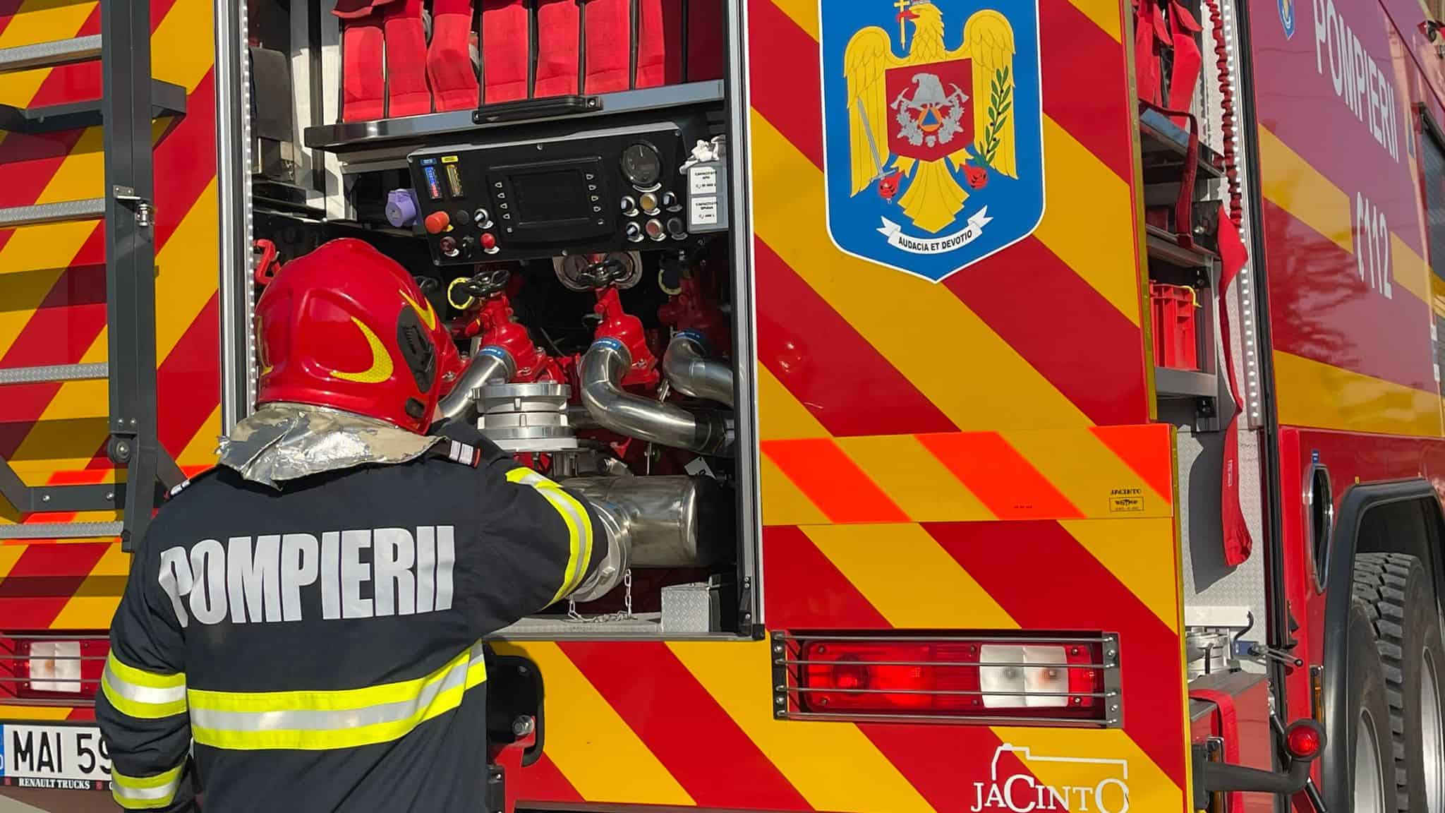 incendiu la un stâlp de curent electric din alba iulia.