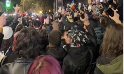 protest la bucurești: sute de tineri îl contestă pe călin