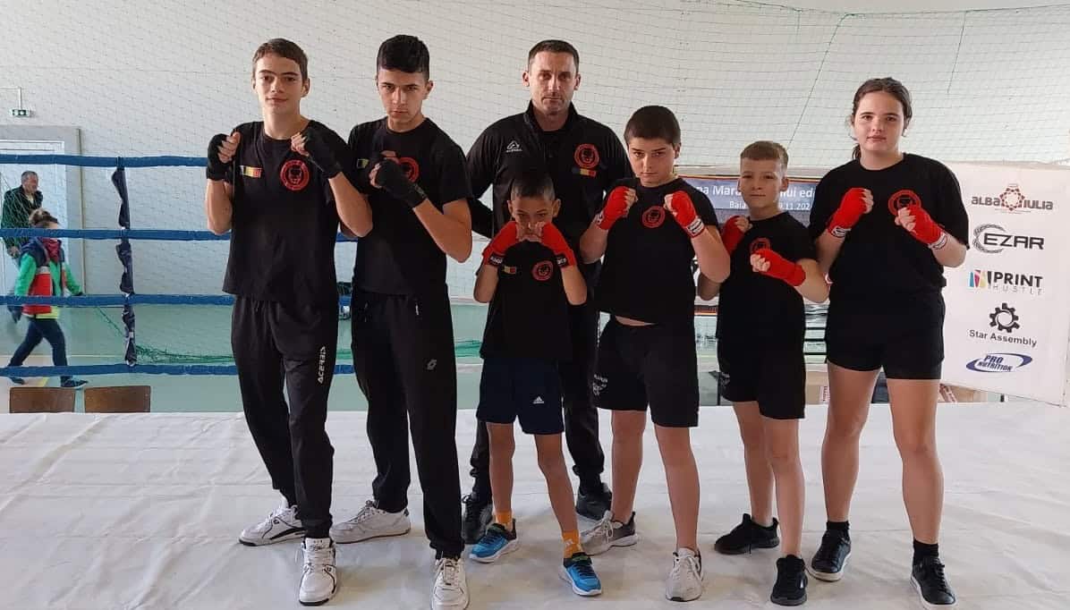 salbă de medalii pentru luptătorii de kickbox ai clubului hususan