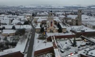 video aerian: cetatea alba carolina a îmbrăcat haine de sărbătoare.