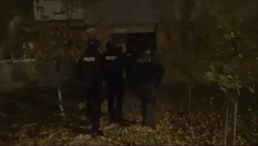 video: acțiune de amploare a polițiștilor și percheziții domiciliare, la