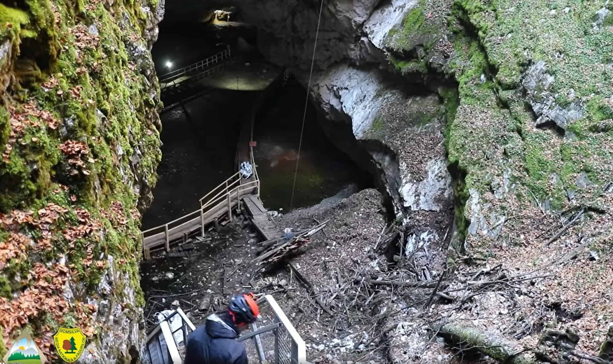 video acțiune de igienizare în peștera ghețarul scărișoara. au fost