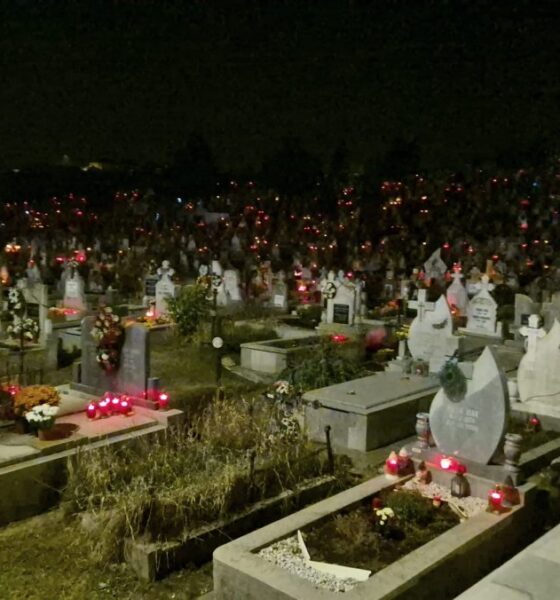 video ziua morților, luminația: candele aprinse în cimitirul din alba