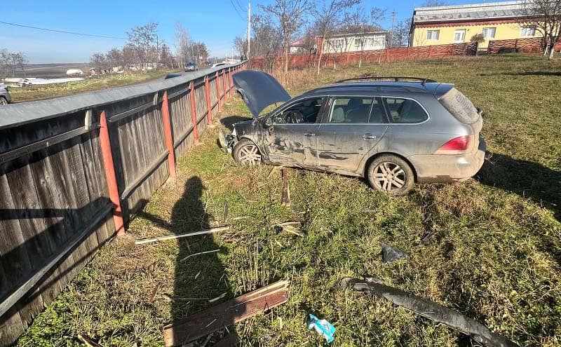 accident la havârna. o tânără a ieșit cu mașina de