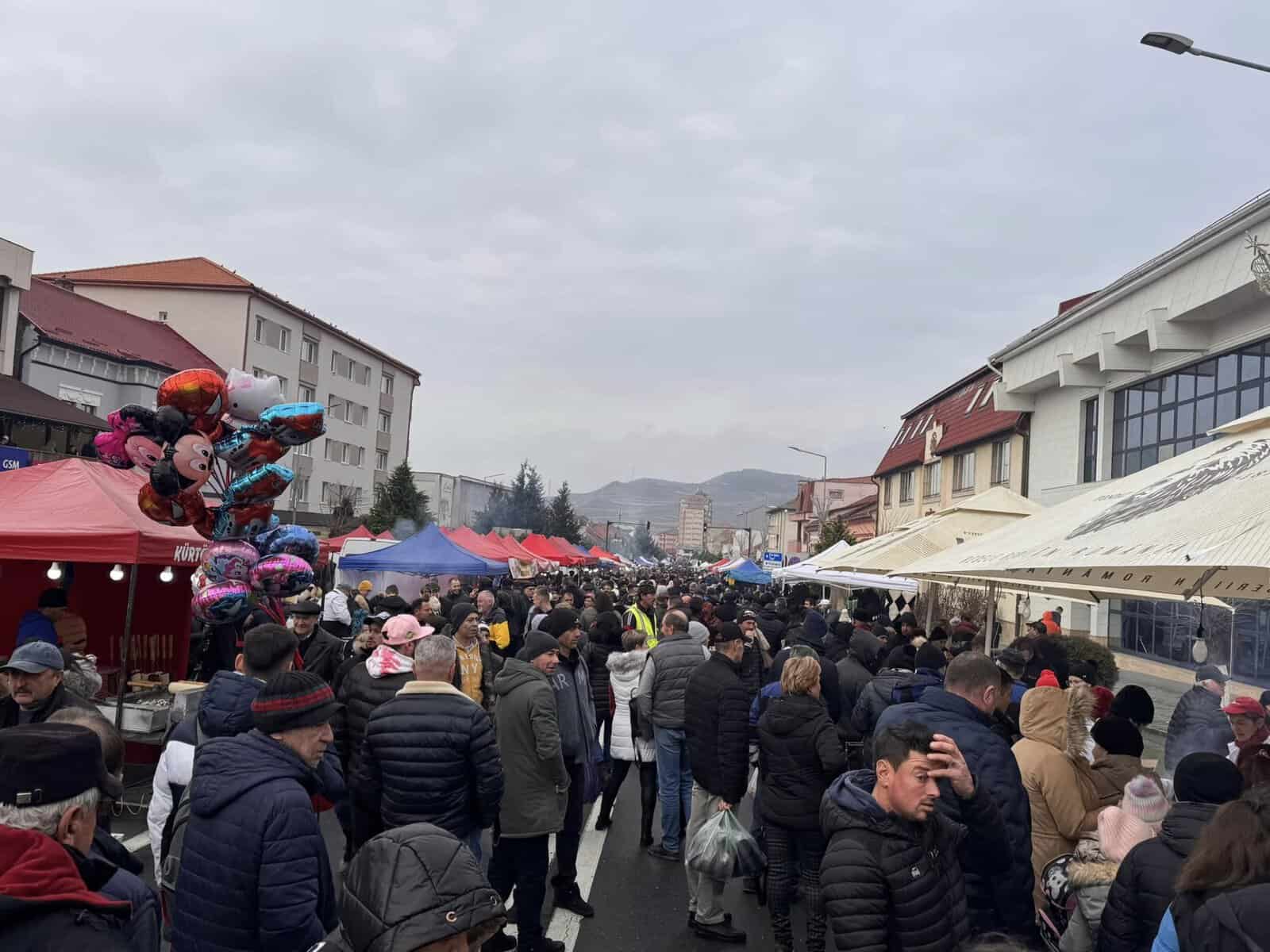 foto: mii de vizitatori la târgul căciulilor de la blaj,