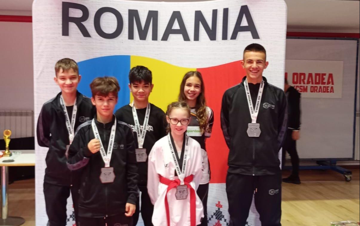 foto: sportivii secției de taekwondo de la cs unirea alba