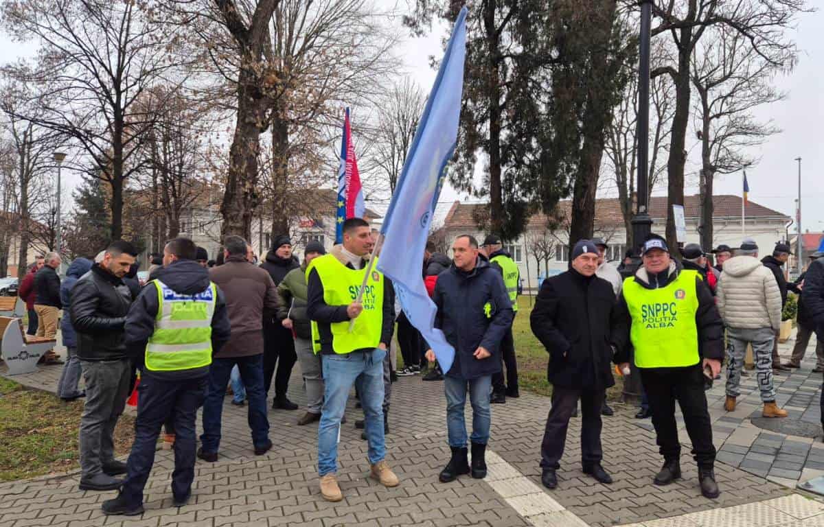 foto video: protest al polițiștilor la alba iulia, împotriva ordonanței ”trenuleț”.