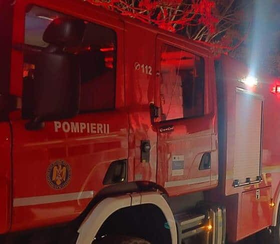 incendiu la sebeș. focul a cuprins o anexă gospodărească