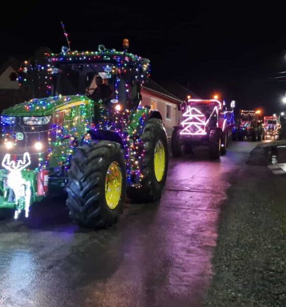 video: defilare a utilajelor agricole împodobite de crăciun și o