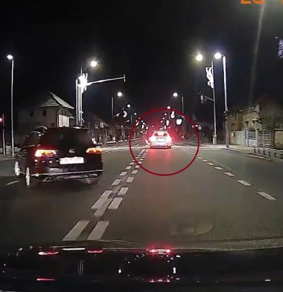 video Știrea ta: o autospecială de poliție ar fi trecut