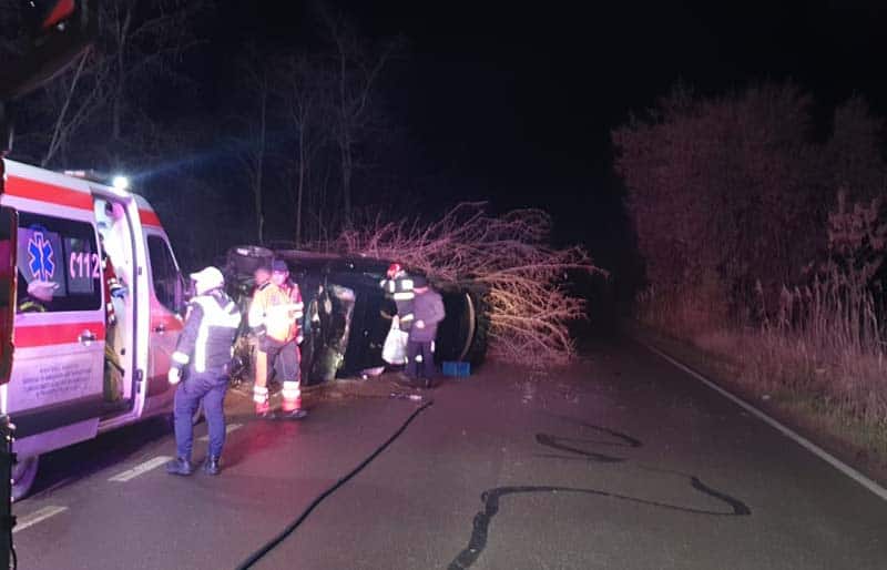 accident la mihai viteazu în ungureni. două autoturisme implicate. circulație