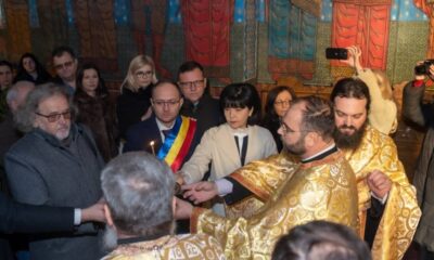 foto: depunere de jerbe de flori și te deum, la biserica