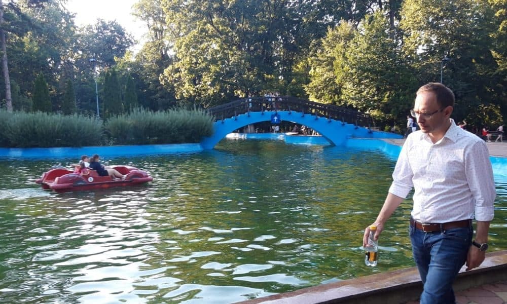 lacul din parcul „mihai eminescu”, municipiul botoșani, cele două poduri