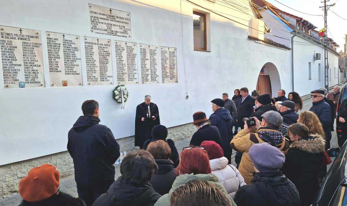 foto: comemorare la sebeș. 80 de ani de la deportarea