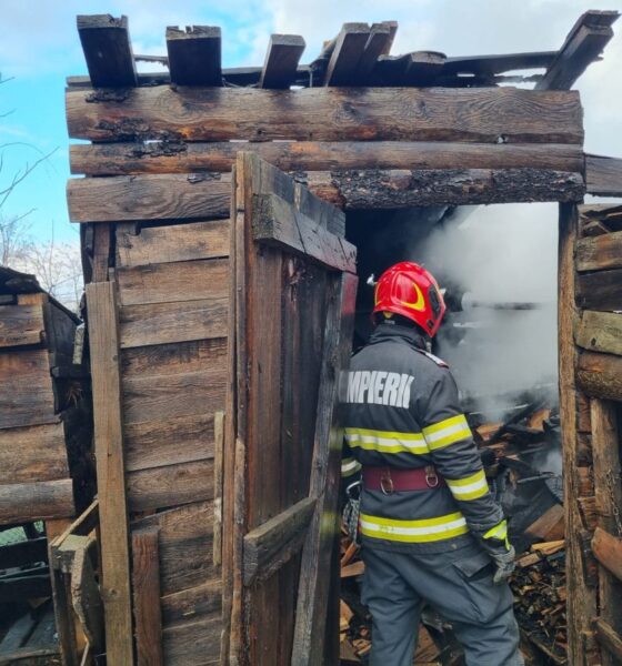 foto incendiu în localitatea petrești: o anexă gospodărească, cuprinsă de