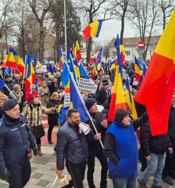 foto video: protest aur în fața prefecturii din alba iulia, urmat