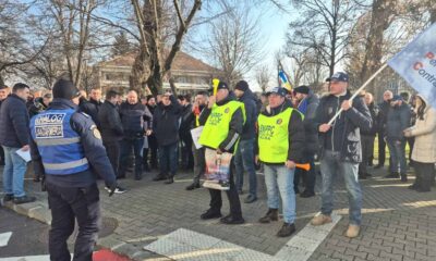 live video: protest de amploare al polițiștilor din alba, împotriva