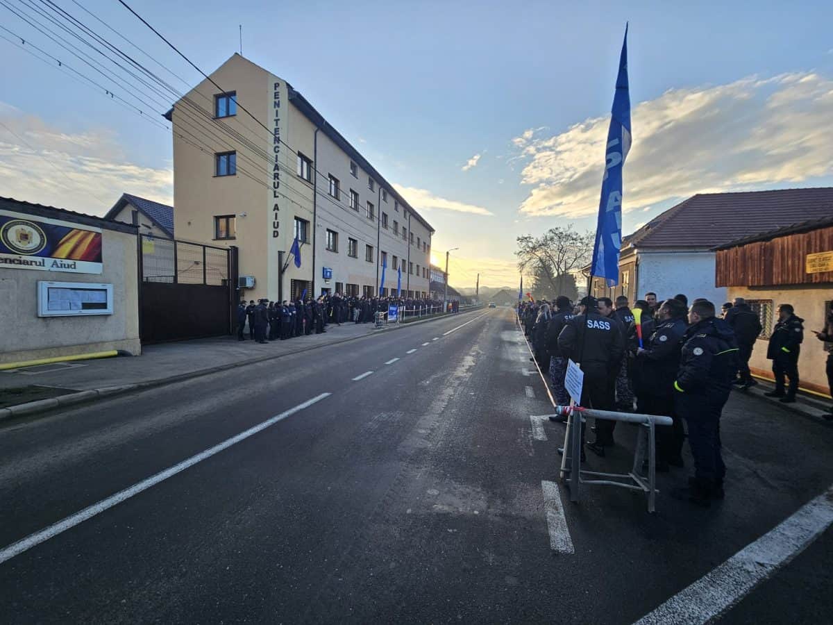 protest la penitenciarul aiud: În jur de 150 de polițiști