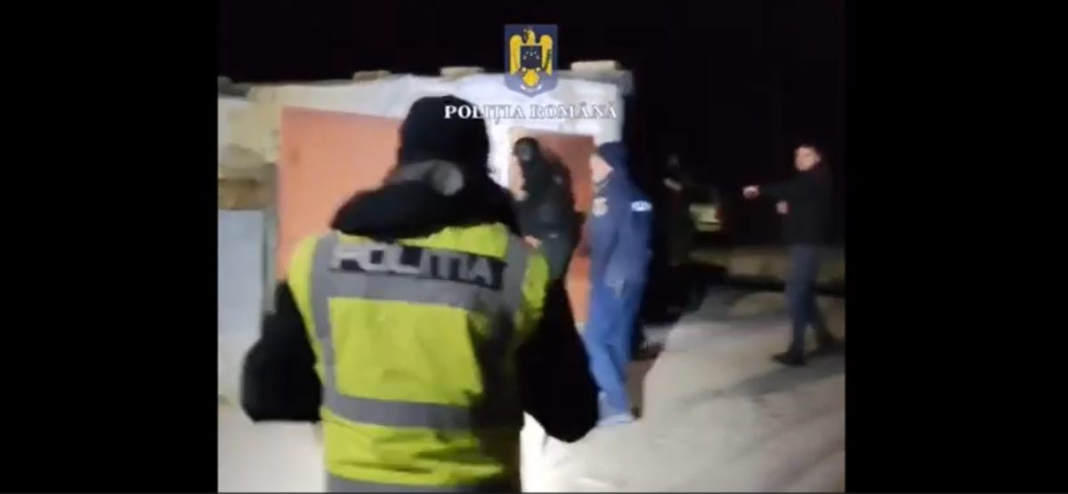 video percheziȚii la zlatna: cinci tineri au dat mai multe