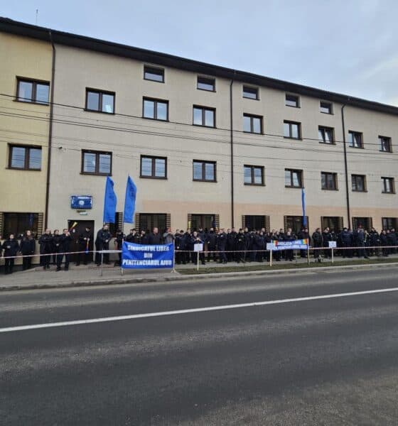 video: protest în fața penitenciarului aiud. polițiștii de penitenciar vor