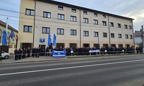 video: protest în fața penitenciarului aiud. polițiștii de penitenciar vor