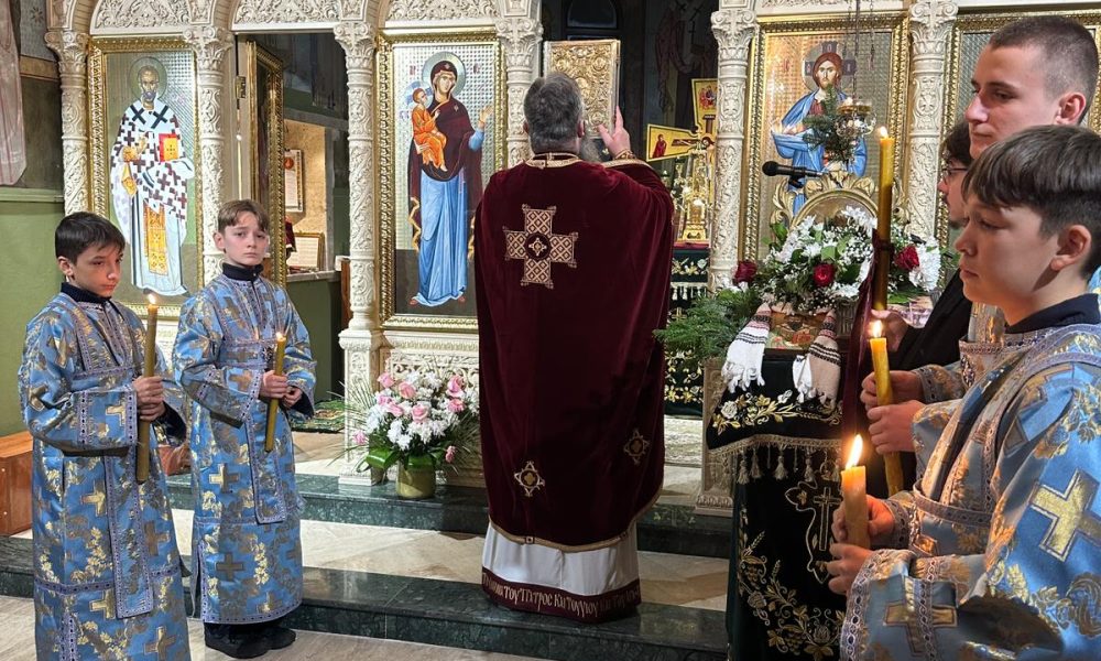 foto: credincioșii din parohia „adormirea maicii domnului” stăuceni au întâmpinat