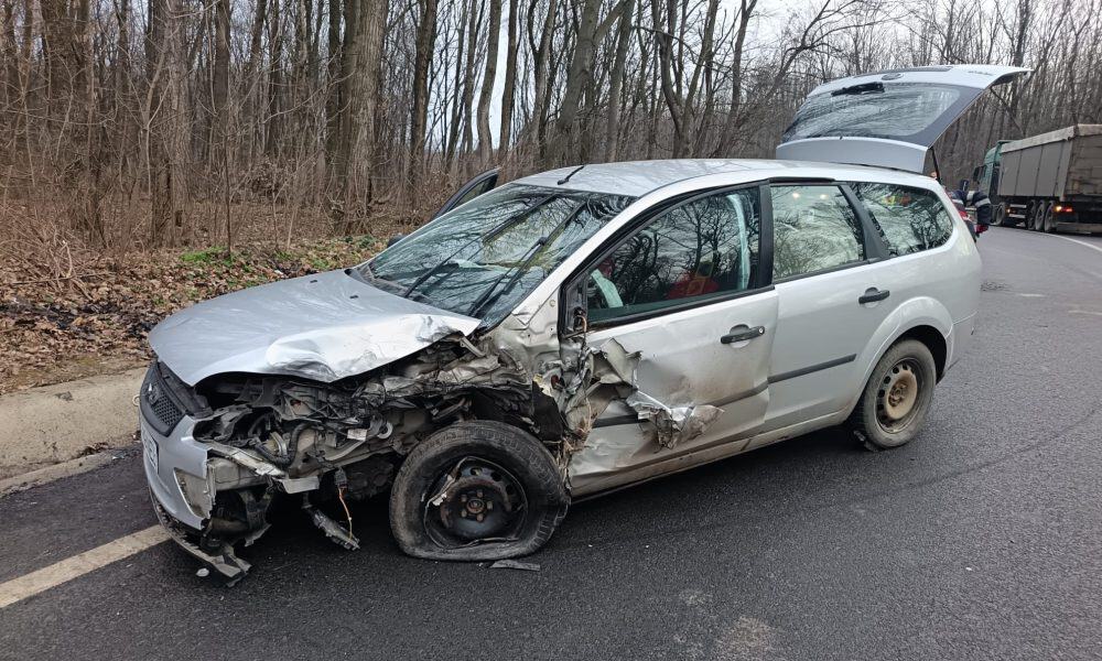 foto: accident la flămânzi! au fost implicate un autoturism și