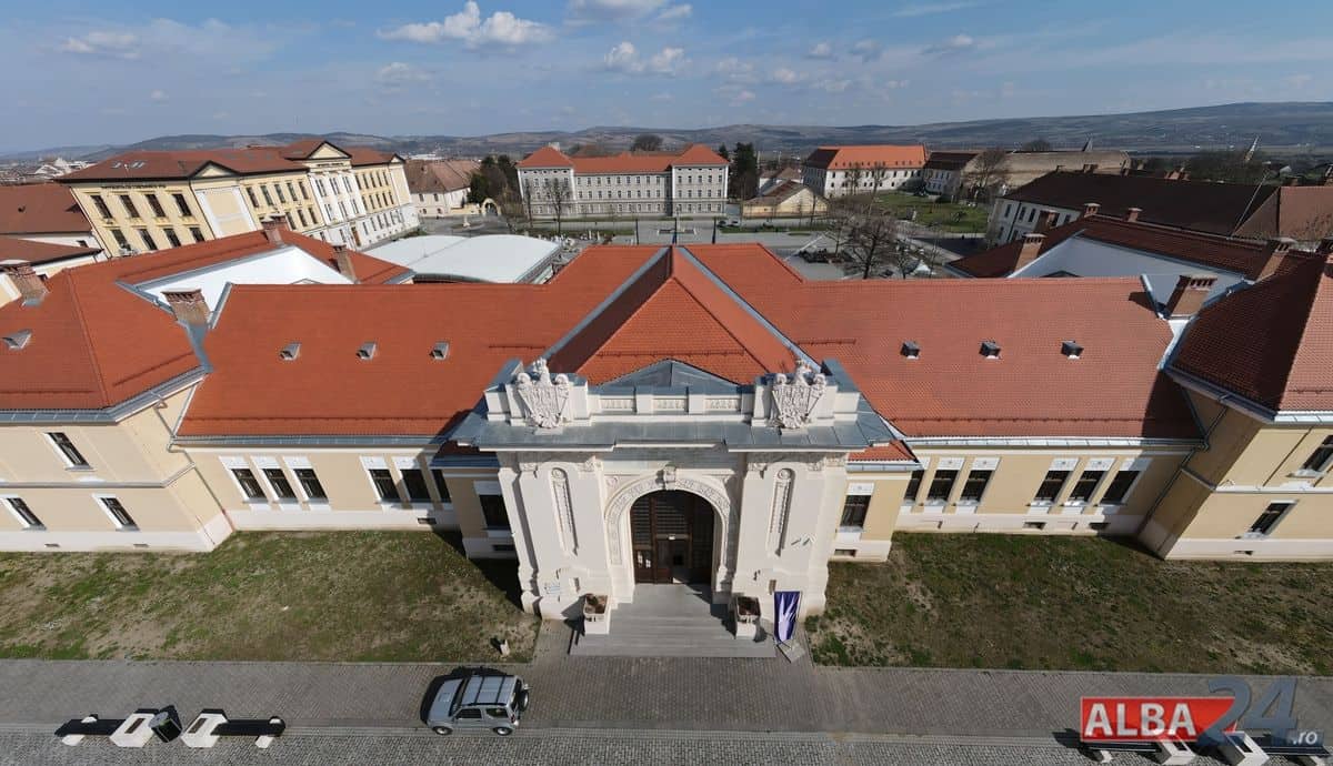 ziua unirii principatelor române, sărbătorită la alba iulia. spectacol folcloric