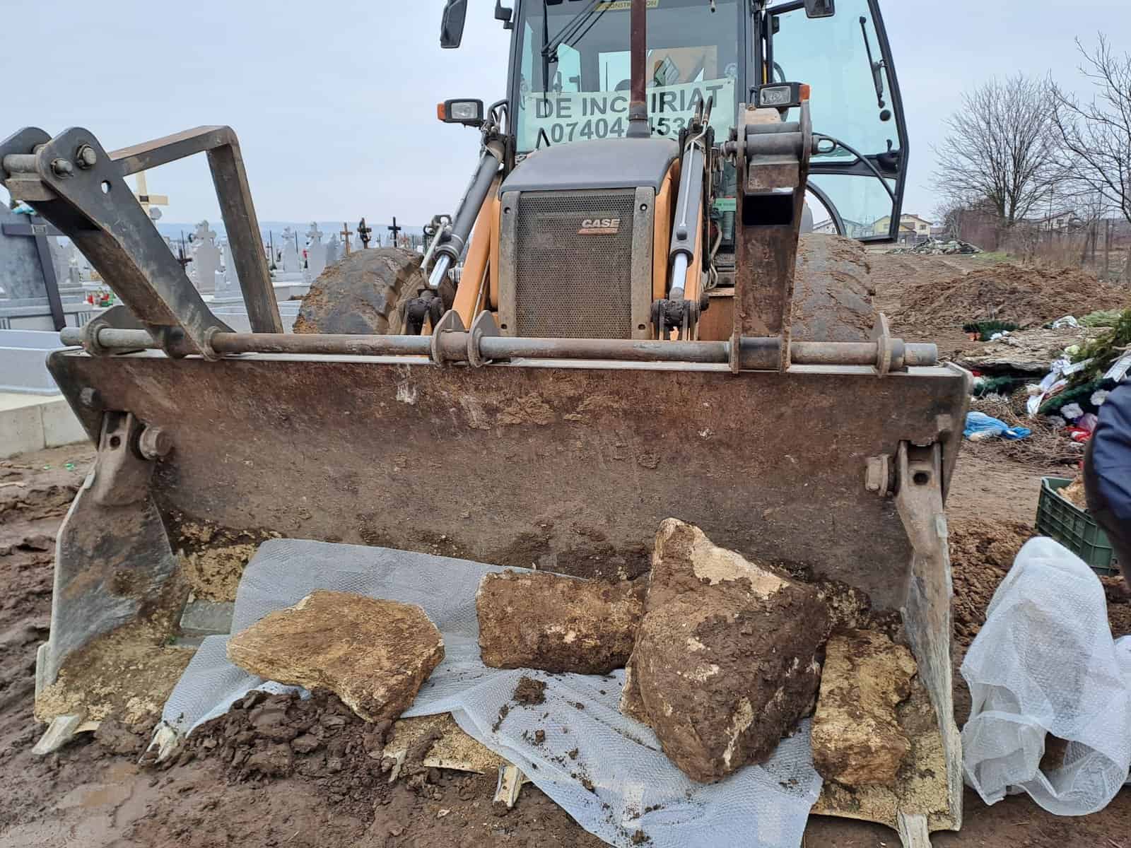 cazul sarcofagului roman distrus cu excavatorul în cimitirul din alba