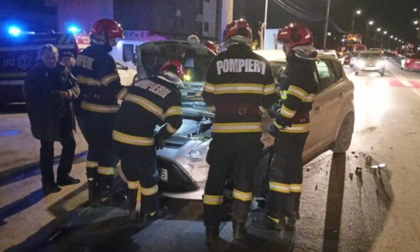 foto: accident rutier în alba iulia, cu două autoturisme implicate.