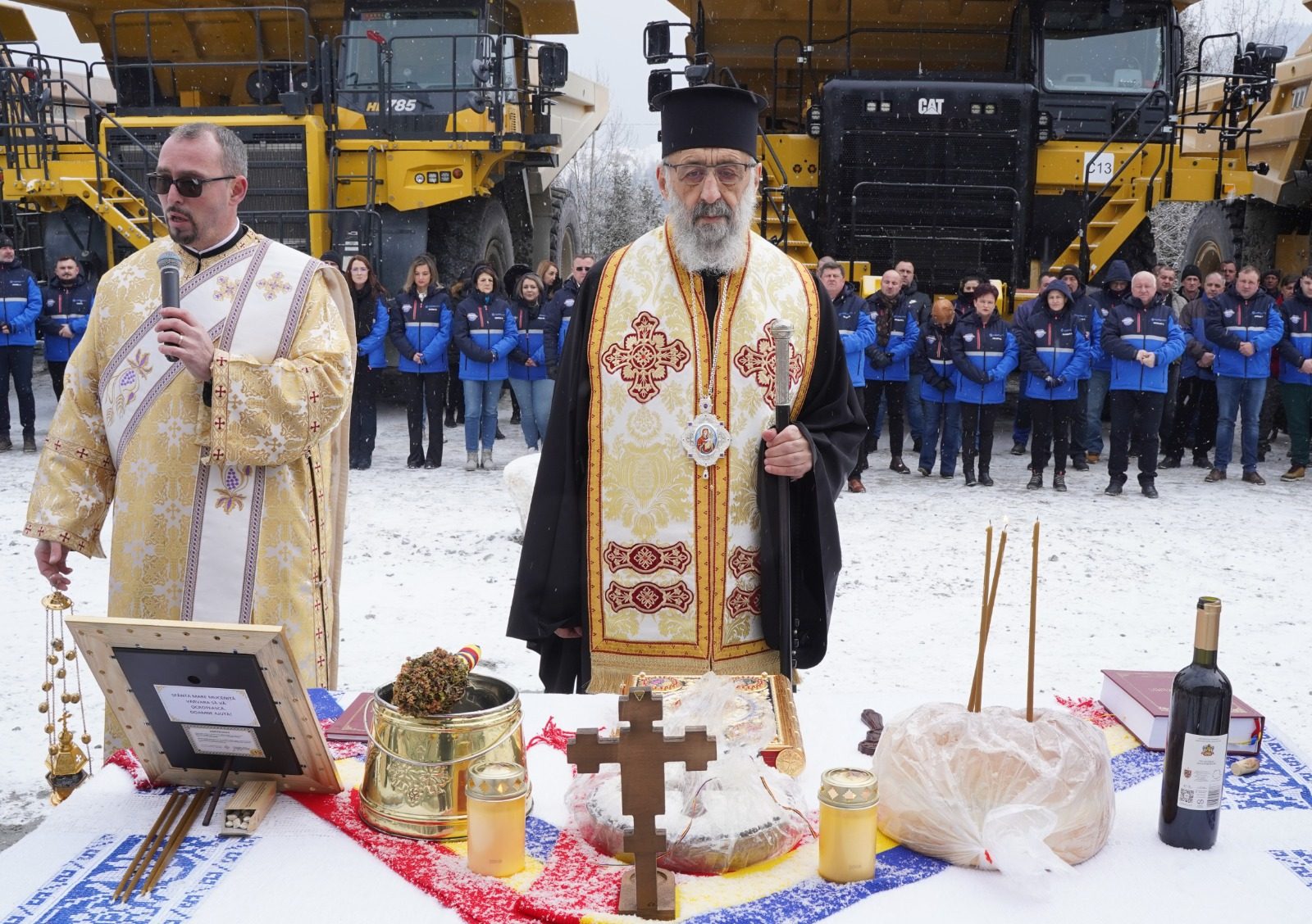 foto: arhiepiscopul ortodox de alba iulia, irineu, a binecuvântat cele