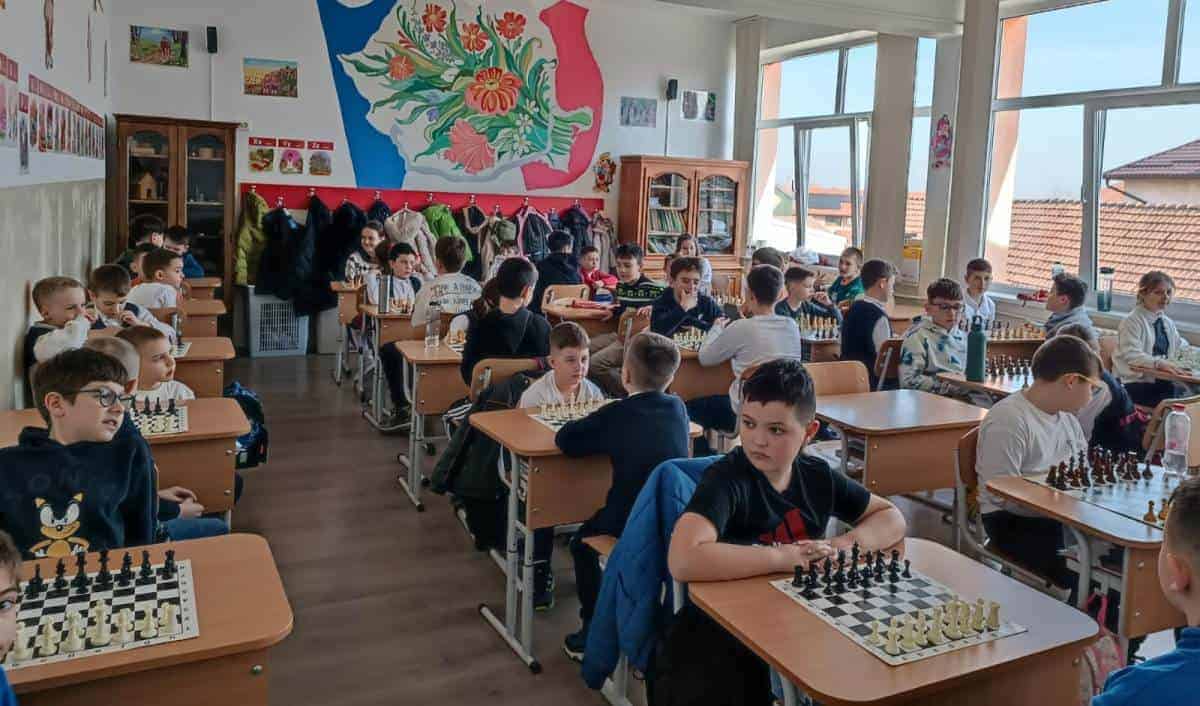 foto: festivalul alba chess la Școala gimnazială “vasile goldiș” alba