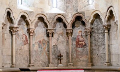 foto: interiorul catedralei romano catolice „sfântul mihail” din alba iulia a