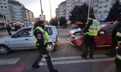 foto video: accident la alba iulia. două persoane rănite după ce