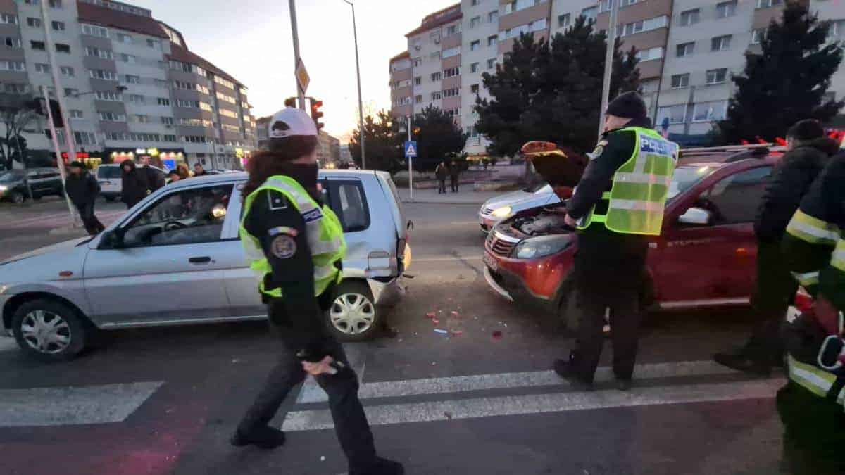 foto video: accident la alba iulia. două persoane rănite după ce